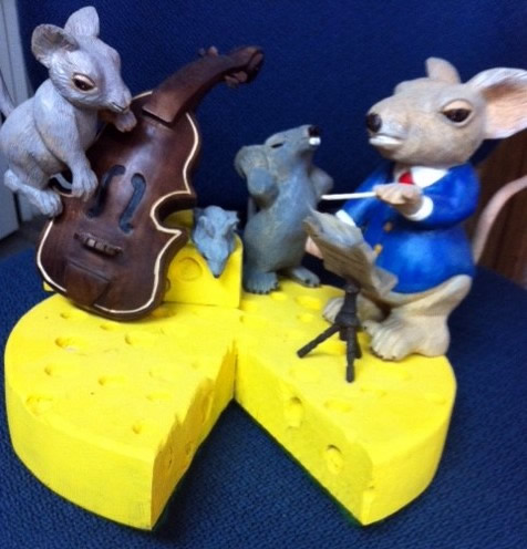 mouse band wood carving